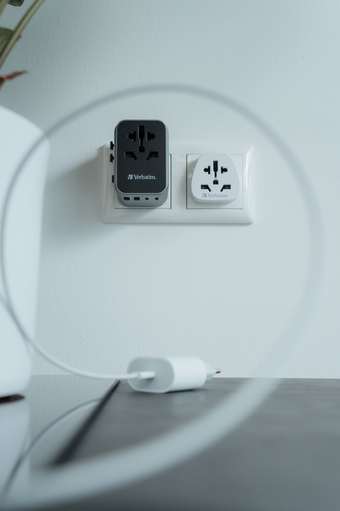 Verbatim 49545 power plug adapter Universal