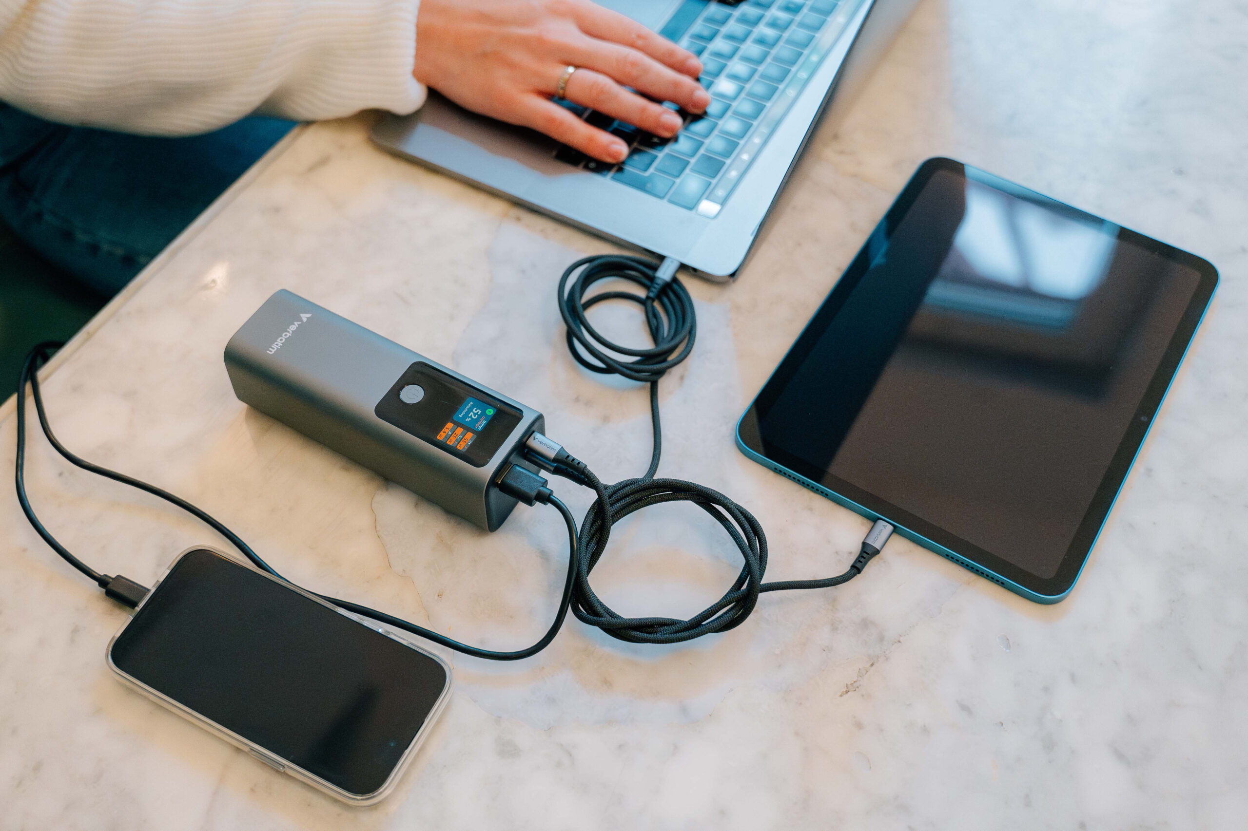 2386073c0dafe3d5e3be5bae5553b853ebee1b0b Verbatim Charge ´n´ Go Power Bank 27000mAh 183W Grey