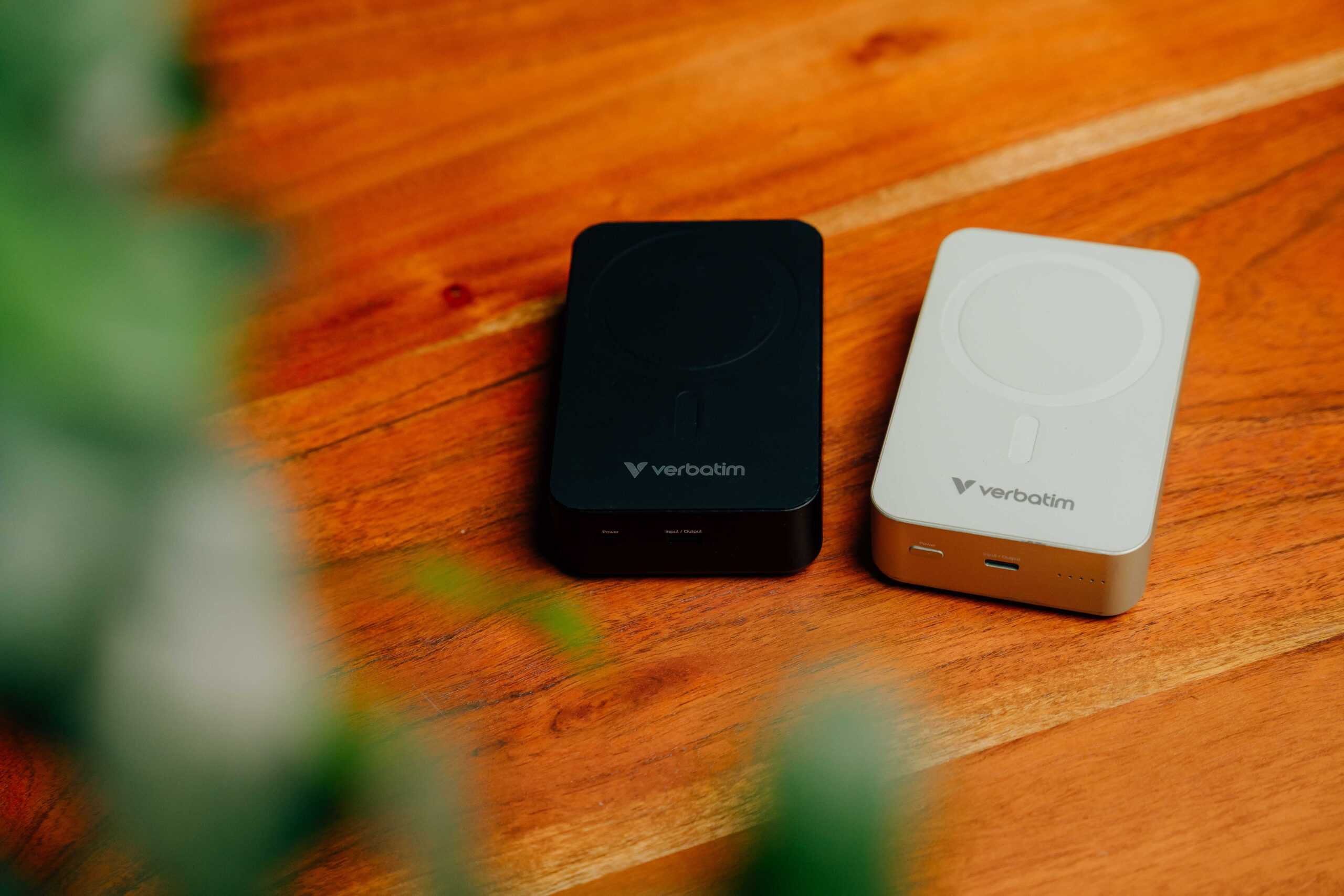 687b34b0f5f90c743a4dabe0af6f96c6b8f49256 Verbatim Charge ´n´ Go Essentials Power Bank Magnetic Wireless 20000 mAh Black