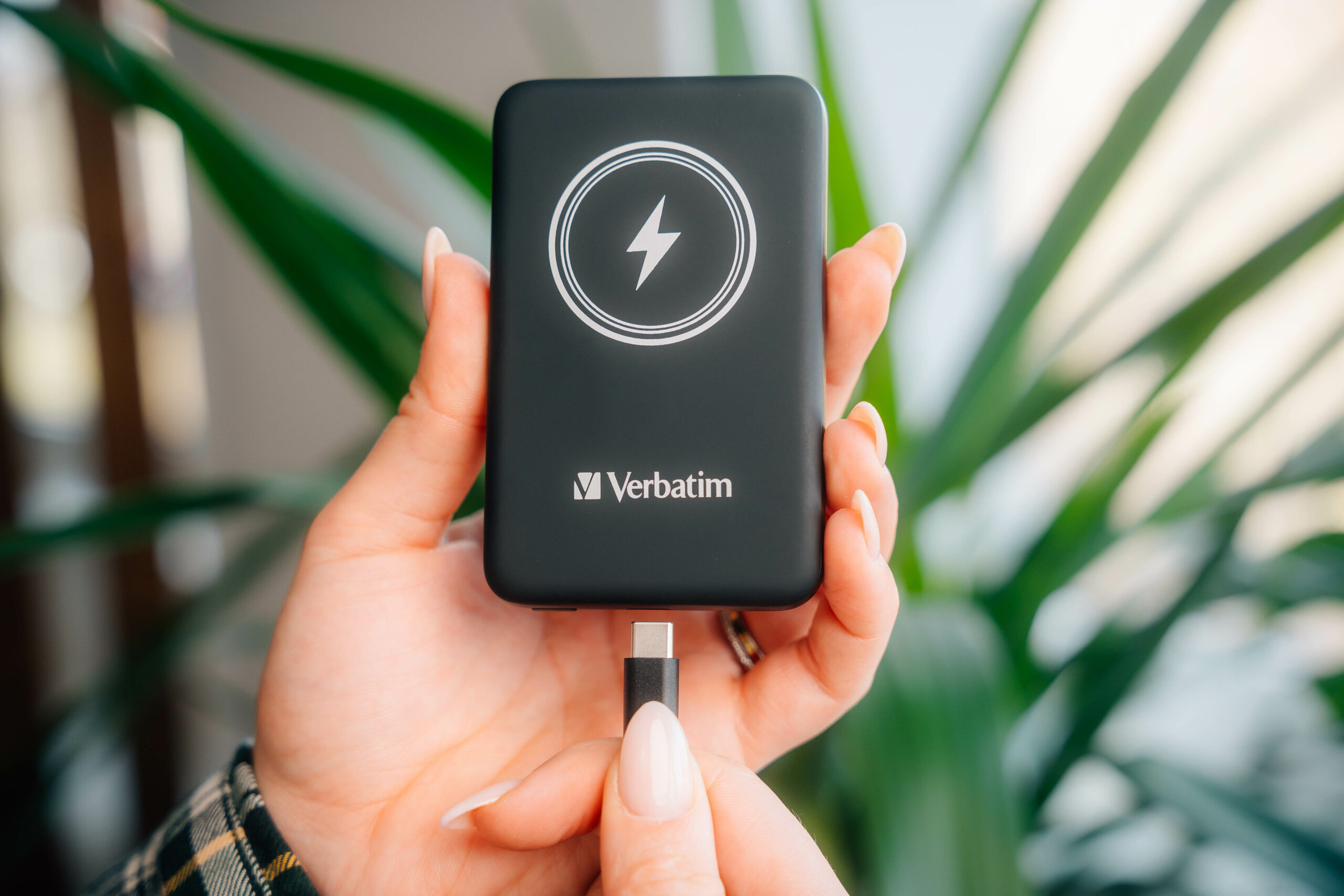 Verbatim Charge ´n´ Go Magnetic Wireless Power Bank 10000mAh Black