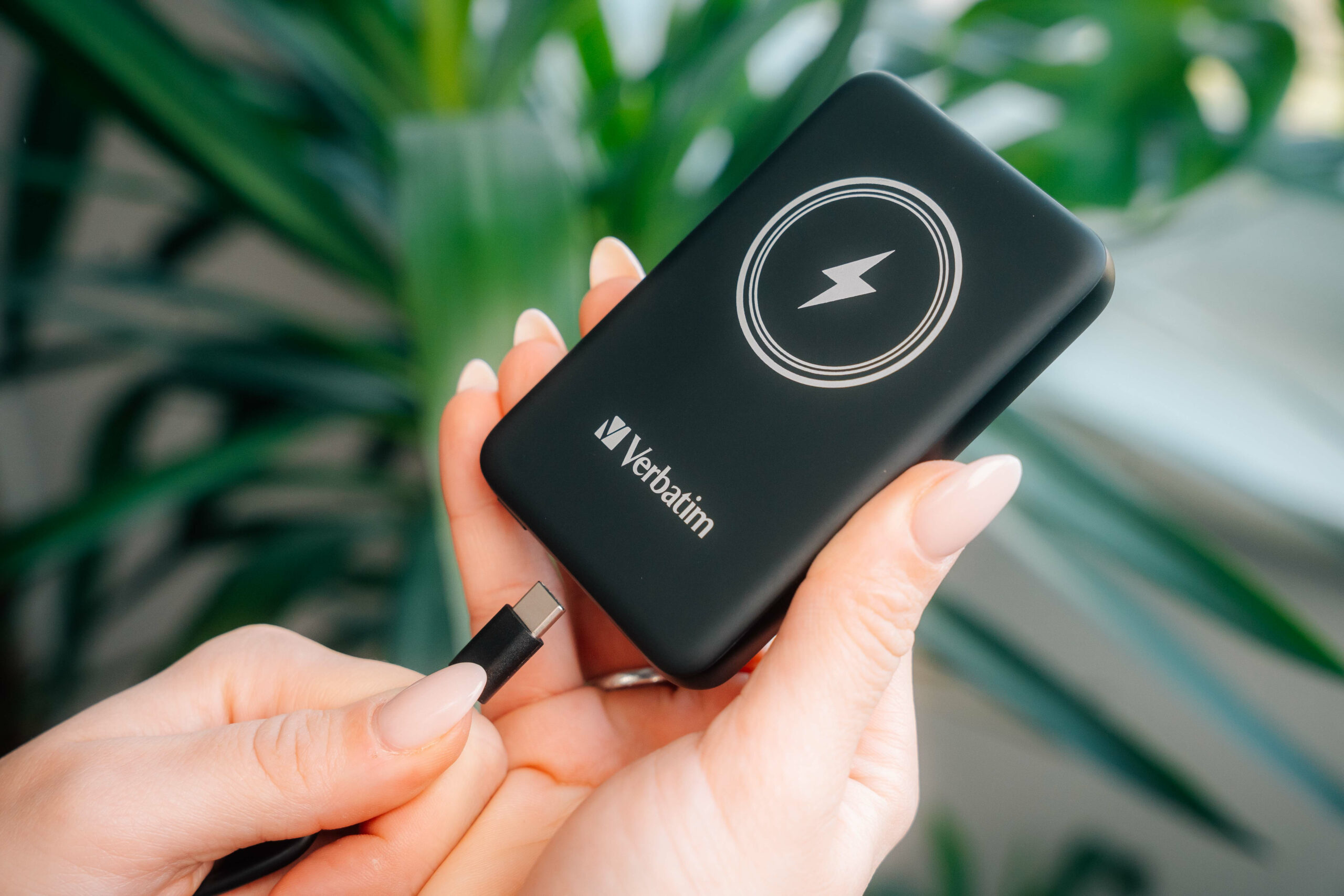 Verbatim Charge ´n´ Go Magnetic Wireless Power Bank 5000mAh Black