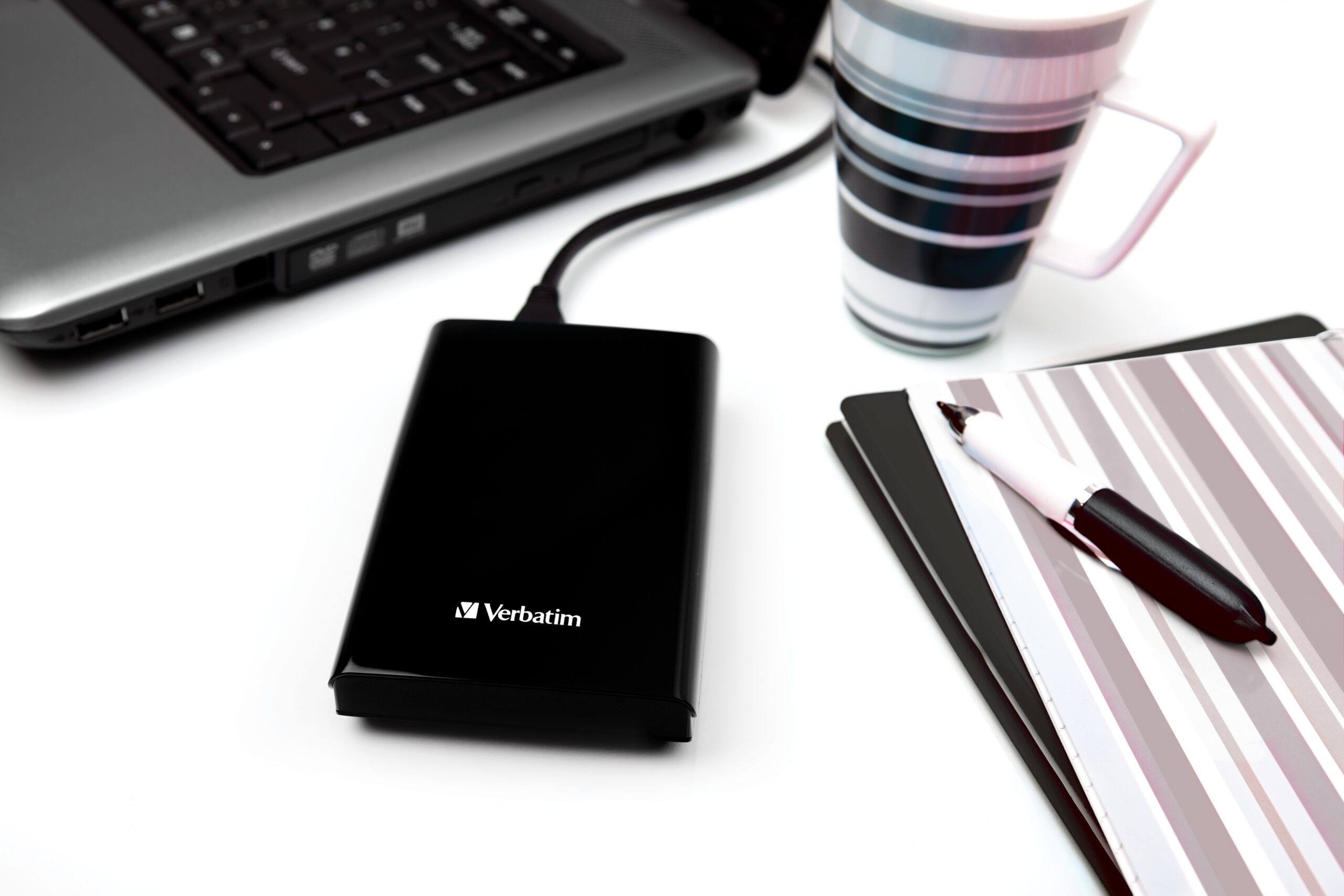da23ee4c19fb10dc61800b7e8c5175623ffea6b2 Verbatim Store ´n´ Go Slim Portable SSD USB 3.2 Gen 1 / USB-C 512GB Black