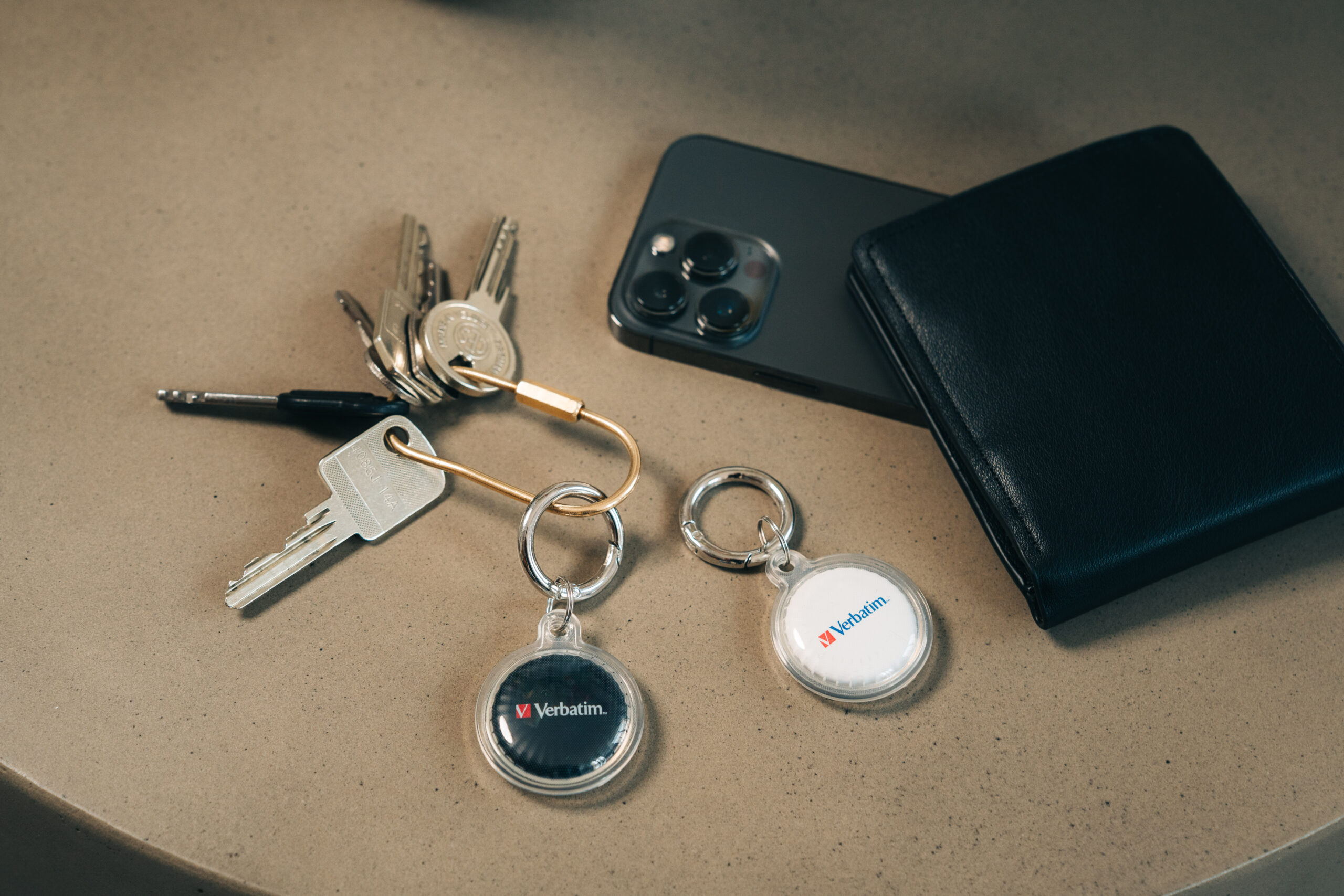 dfb83362f3a4726869d724fa75a8a74dc13015c4 Verbatim My Finder Coin Bluetooth Tracker - 2 Pack
